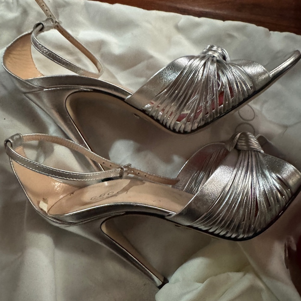Gucci 👠 - Picture 2 of 2